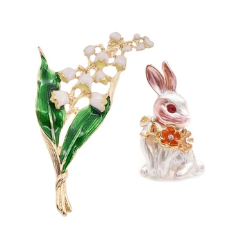 2 db divatos ötvözet zománc bross bross gyöngyvirág arany színű bross kitűző nőknek fehér viráglevél & rózsaszín nyúl
