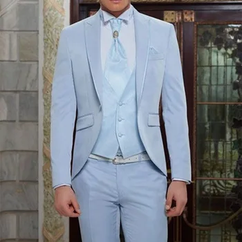 2020 Világoskék klasszikus férfi öltöny tengerparti esküvőre Elegáns szmokingok 3 részes Terno Masculino öltönyök (dzseki + nadrág + mellény + nyakkendő)
