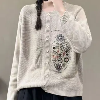 2023 Új őszi és téli divat retro kötött kardigán hosszú ujjú temperamentum ingázó bő hímzett női pulóver
