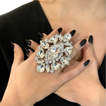 Divatos gyönyörű strassz ékszergyűrű női luxushoz Fényes esküvői parti Kristály gyűrű ékszer kéz kiegészítők