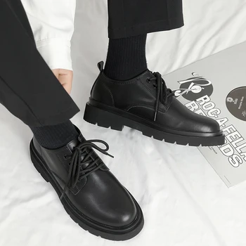 Férfi cipők 2023 Új nyár Brit fekete alkalmi bőrcipők Férfi üzleti hallgatók Nagy fejű munka DivatcipőFekete bőr