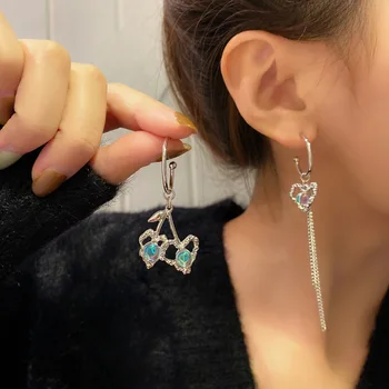 koreai aszimmetrikus üreges szerelem szív strasszos bojt fülbevaló nőknek aranyos kristály C alakú fülbevaló lány divat ékszerek