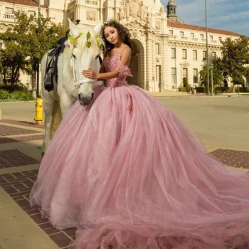 Rózsaszín báli ruha Quinceanera ruhák 15 éves szexi vállon kívüli 3D virágkristály gyöngyfűző tüll hivatalos hercegnő születésnapi ruhák